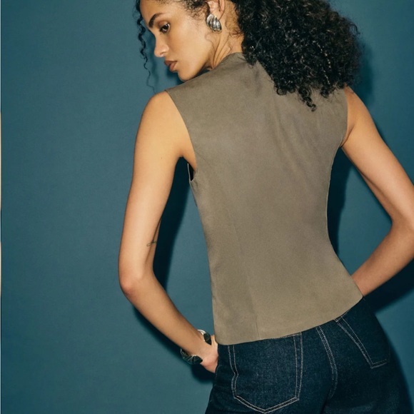 Reformation Lottie Vest Poppyseed - Picture 3 of 7